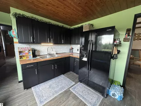 Kitchen - 7146 River Rd, Evart, MI 49631 photo 2 of 4