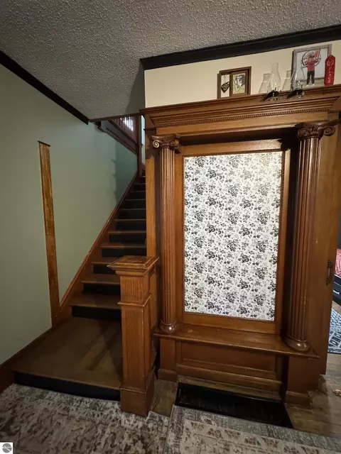 Entry Way - 7146 River Rd, Evart, MI 49631 photo 2 of 4