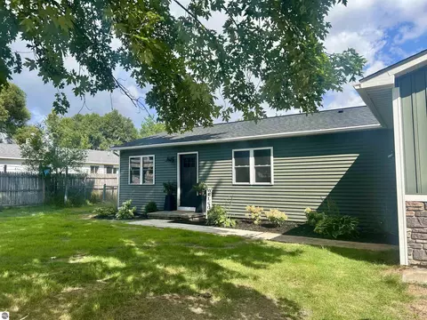 4358 S Manor Wood Dr, Traverse City, MI 49685