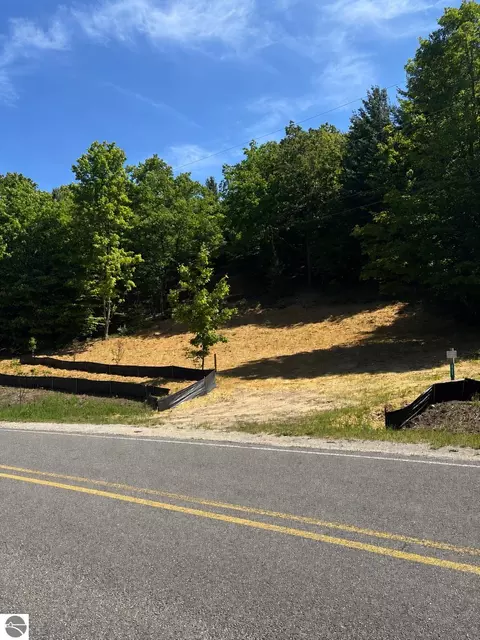 Unit 6 E Hoxie Road, Cedar, MI 49621 photo 8