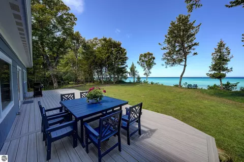 5273 E Sugarbush Ln, Leland, MI 49654