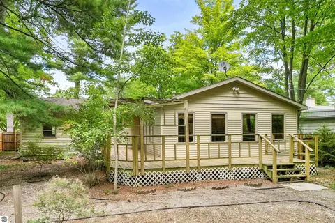 1006 E State St, Traverse City, MI 49686