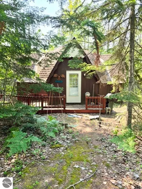 8285 N Beaver Rd, Paradise, MI 49768