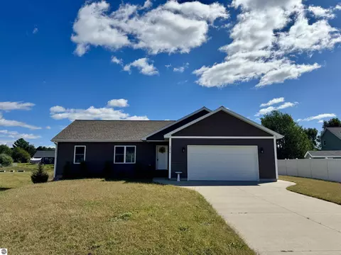 1976 Hansen Cir, Traverse City, MI 49685