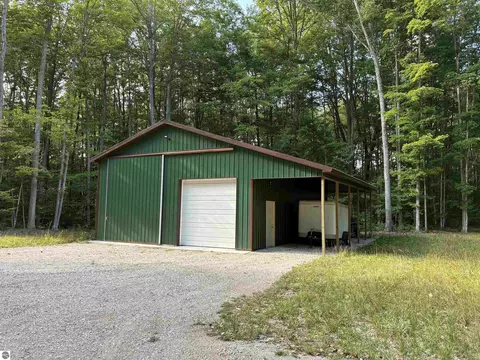 18616 Emmetts Trl, Lake Ann, MI 49650