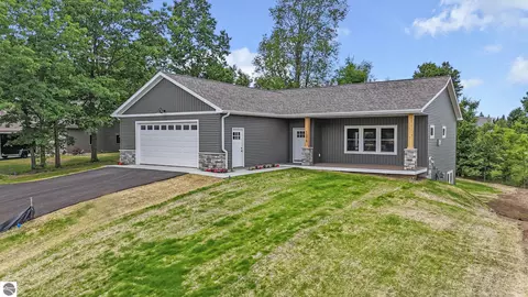 1376 Nightingale Ln, Kingsley, MI 49649