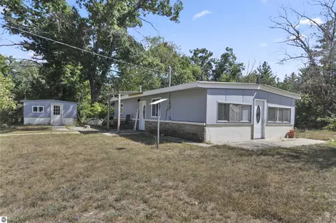 Exterior - 5447 76th St, Baldwin, MI 49304 photo 2 of 15