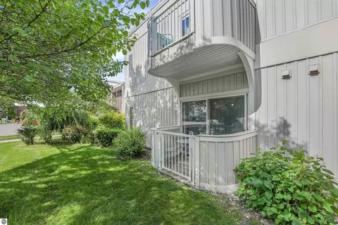 124 Beech St, Traverse City, MI 49684