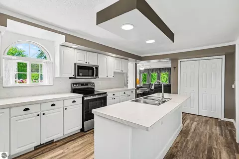 Kitchen - 5387 E M-55, Hale, MI 48739 photo 3 of 3
