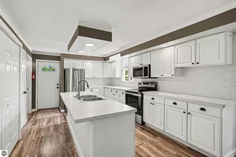 Kitchen - 5387 E M-55, Hale, MI 48739 photo 2 of 3
