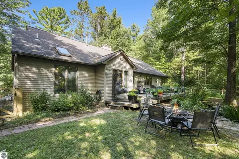 5522 Trager Rd, Traverse City, MI 49696