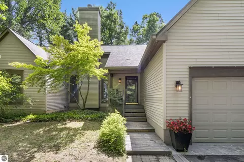 5522 Trager Rd, Traverse City, MI 49696