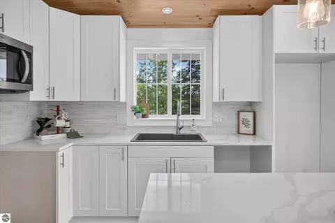 Kitchen - 7604 W Pratt Rd, Dewitt, MI 48820 photo 4 of 5