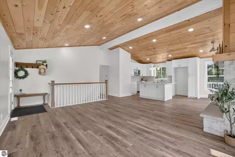 Entry Way - 7604 W Pratt Rd, Dewitt, MI 48820 photo 2 of 5