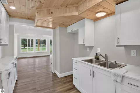 Kitchen - 7604 W Pratt Rd, Dewitt, MI 48820 photo 5 of 5