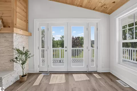Entry Way - 7604 W Pratt Rd, Dewitt, MI 48820 photo 4 of 5