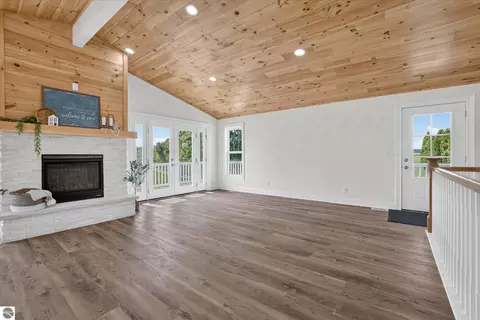 Living - 7604 W Pratt Rd, Dewitt, MI 48820 photo 2 of 4
