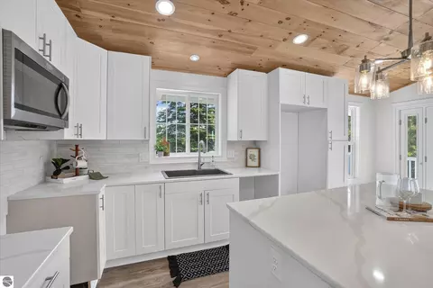 Kitchen - 7604 W Pratt Rd, Dewitt, MI 48820 photo 2 of 5