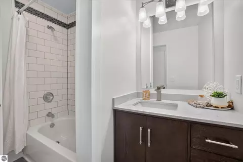 Bath - 7604 W Pratt Rd, Dewitt, MI 48820 photo 2 of 4