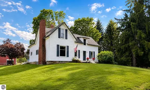 10288 Vans Ln, Fife Lake, MI 49633