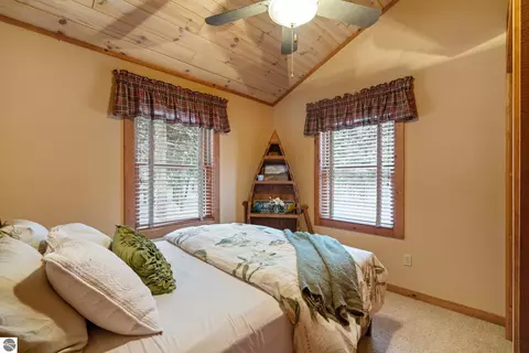 Bedroom - 1133 W Thumb Lake Rd, Vanderbilt, MI 49795 photo 3 of 3
