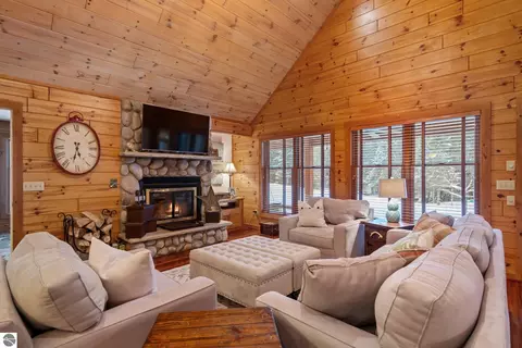 Living - 1133 W Thumb Lake Rd, Vanderbilt, MI 49795 photo 3 of 6