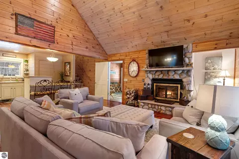 Living - 1133 W Thumb Lake Rd, Vanderbilt, MI 49795 photo 4 of 6