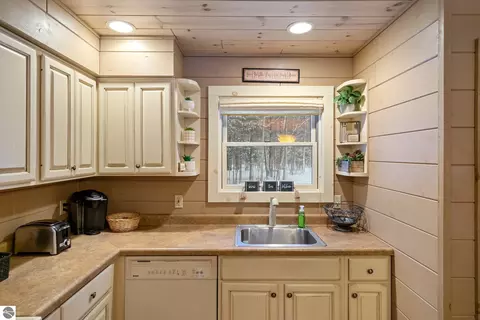 Kitchen - 1133 W Thumb Lake Rd, Vanderbilt, MI 49795 photo 2 of 4