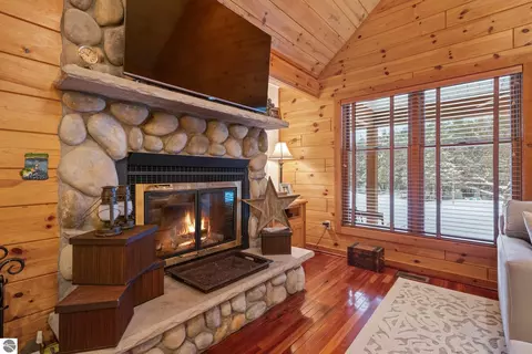 Living - 1133 W Thumb Lake Rd, Vanderbilt, MI 49795 photo 2 of 6