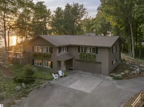 1882 Greenwood Lndg, Frankfort, MI 49635