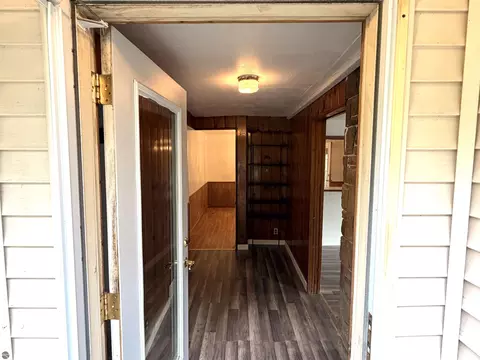 Entry Way - 9526 W Monroe, Elwell, MI 48832 photo 1 of 4