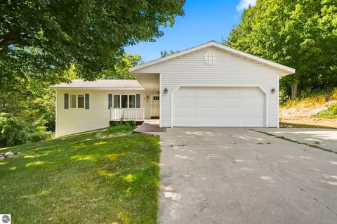 5119 Anna Dr, Traverse City, MI 49684