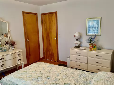 Bedroom - 3509 E Saint Charles Rd, Ithaca, MI 48847 photo 3 of 9