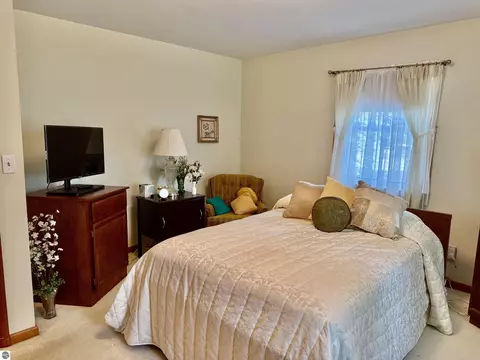 Bedroom - 3509 E Saint Charles Rd, Ithaca, MI 48847 photo 6 of 9