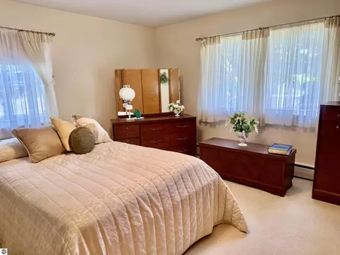 Bedroom - 3509 E Saint Charles Rd, Ithaca, MI 48847 photo 5 of 9