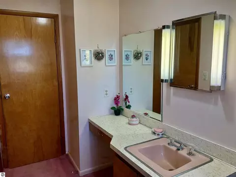 Bath - 3509 E Saint Charles Rd, Ithaca, MI 48847 photo 2 of 3