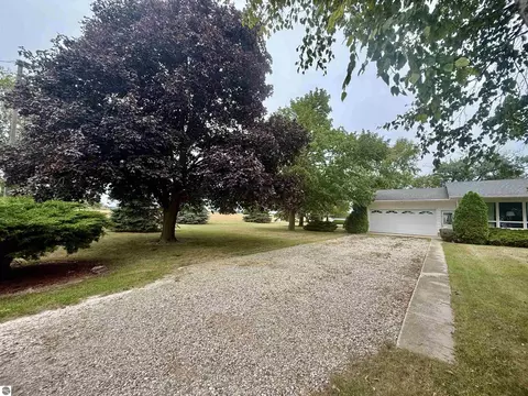 Exterior - 3509 E Saint Charles Rd, Ithaca, MI 48847 photo 10 of 10