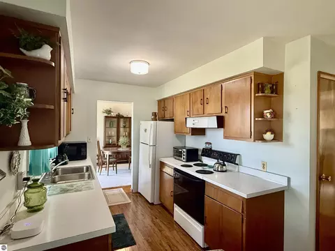 Kitchen - 3509 E Saint Charles Rd, Ithaca, MI 48847 photo 2 of 2