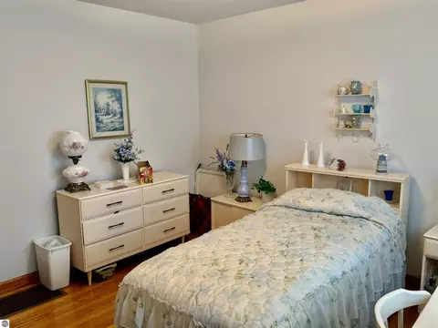 Bedroom - 3509 E Saint Charles Rd, Ithaca, MI 48847 photo 2 of 9
