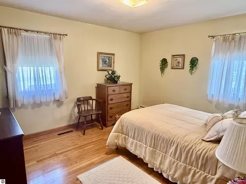 Bedroom - 3509 E Saint Charles Rd, Ithaca, MI 48847 photo 7 of 9