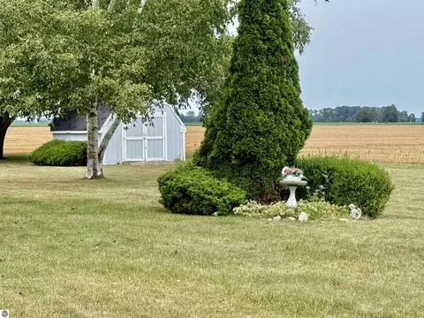 Exterior - 3509 E Saint Charles Rd, Ithaca, MI 48847 photo 8 of 10