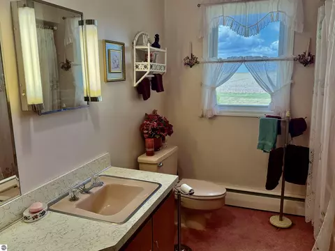 Bath - 3509 E Saint Charles Rd, Ithaca, MI 48847 photo 1 of 3