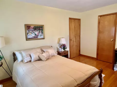 Bedroom - 3509 E Saint Charles Rd, Ithaca, MI 48847 photo 8 of 9
