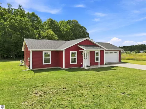 2177 Pebblebrook Dr, Kingsley, MI 49649