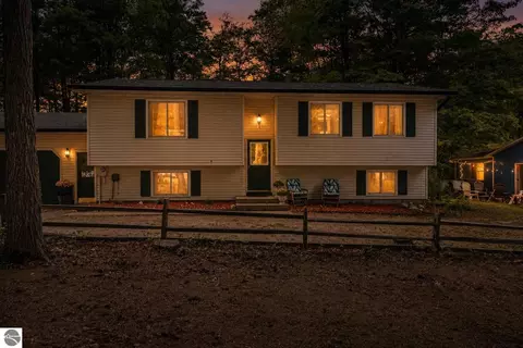 342 Waxwing Dr, Traverse City, MI 49696