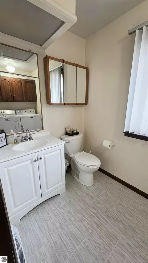 Bath - 600 E Orch, Standish, MI 48658 photo 1 of 3