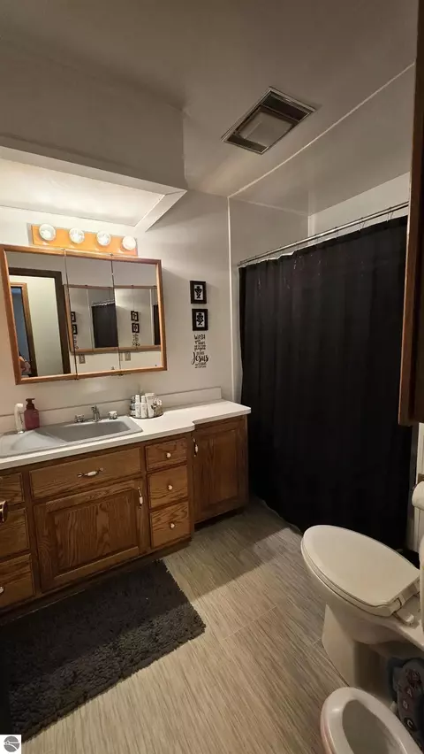 Bath - 600 E Orch, Standish, MI 48658 photo 2 of 3