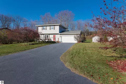 10555 Center Rd, Traverse City, MI 49686