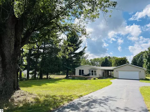 7290 Second St, Thompsonville, MI 49683