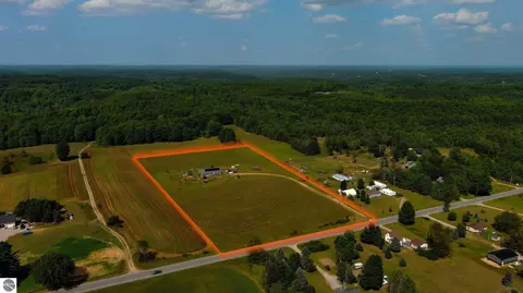 191 E Center Rd, Kingsley, MI 49649